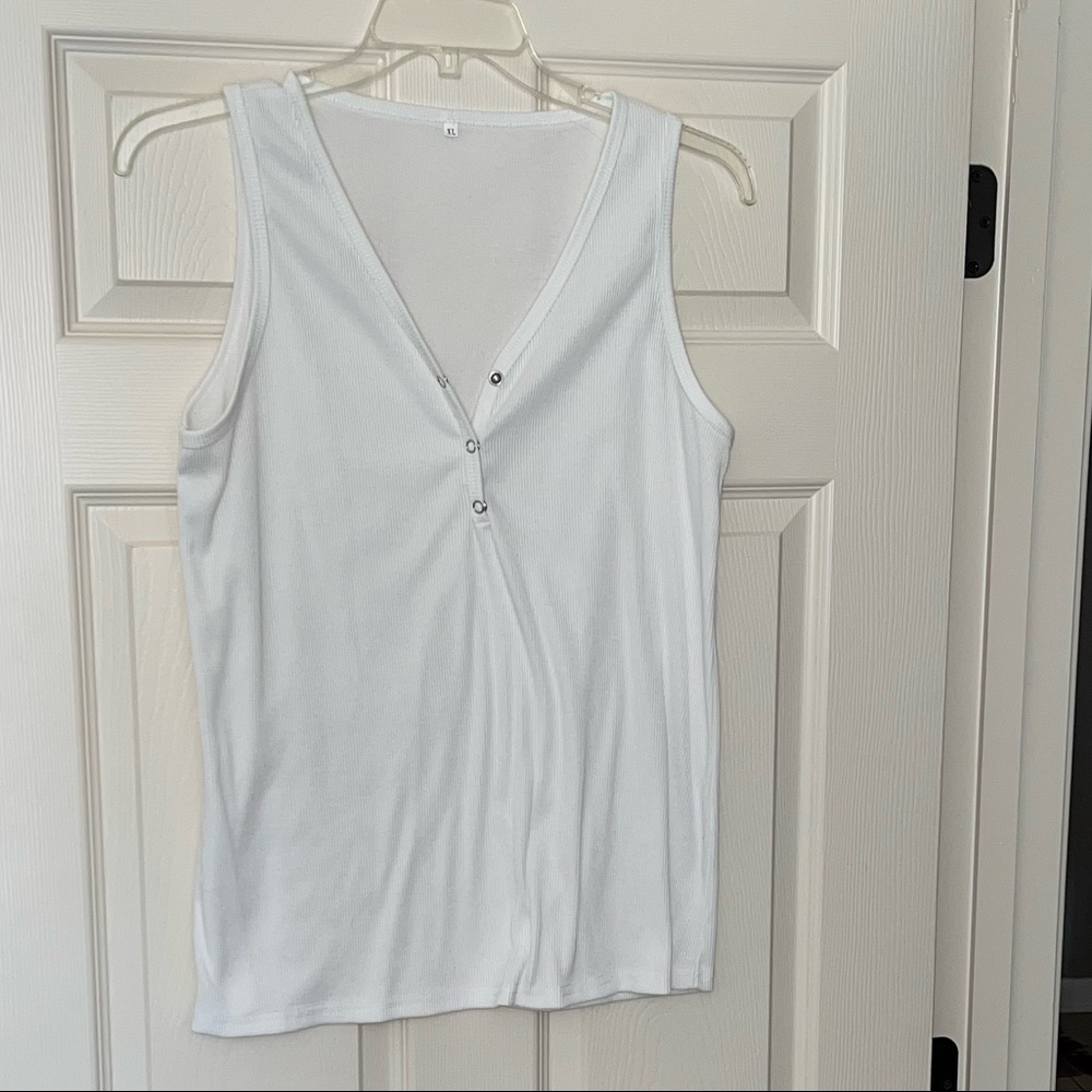 NWOT Women’s White Ribbed Tank